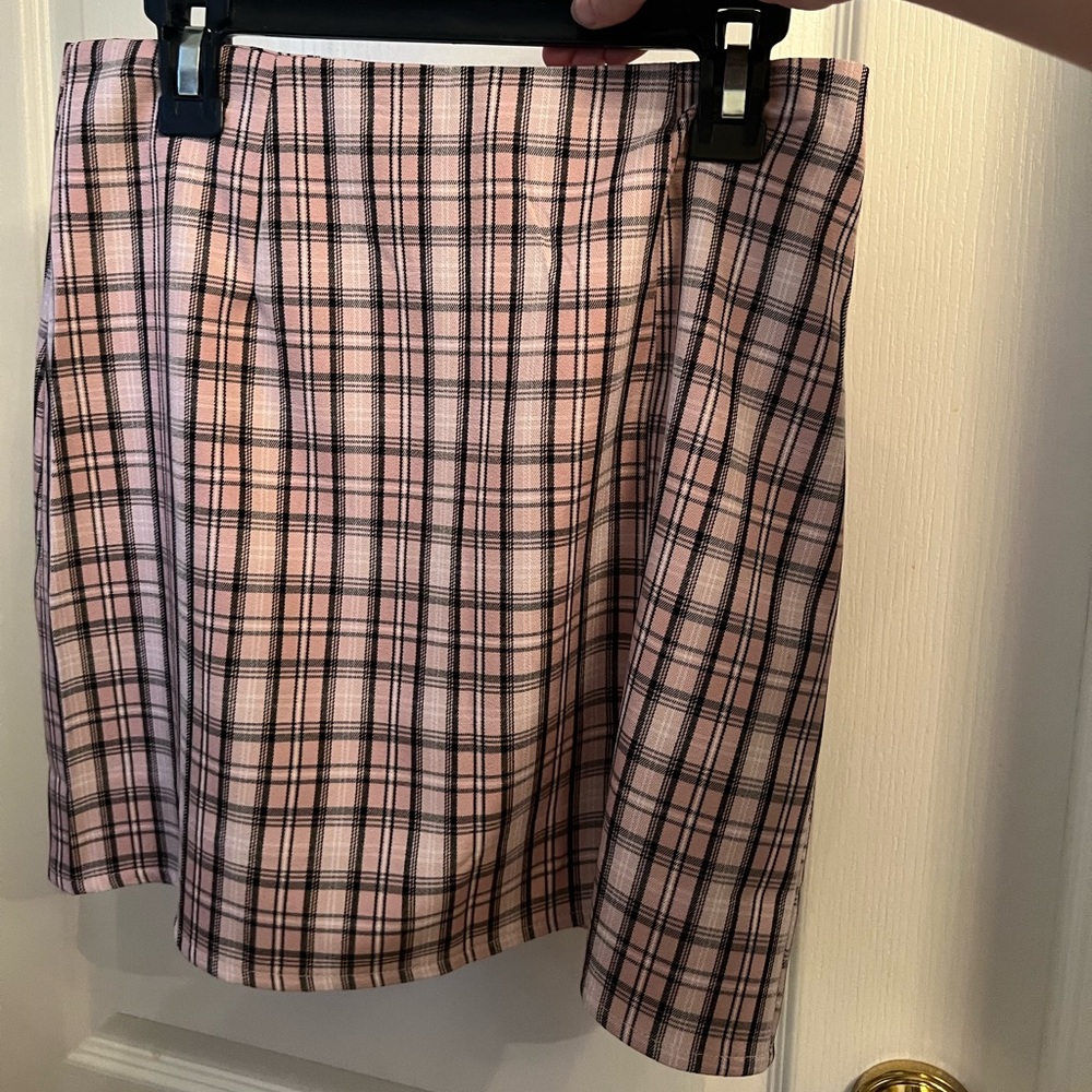pink skirt